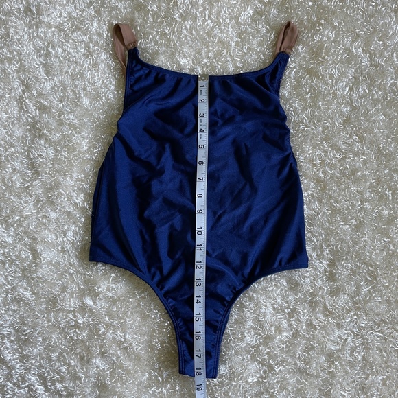 Bikini - Picture 3 of 7